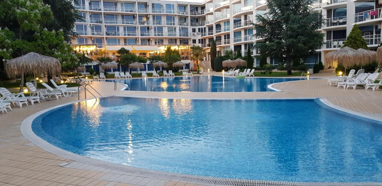 Apartment With Green Terrace Burgas Exterior foto